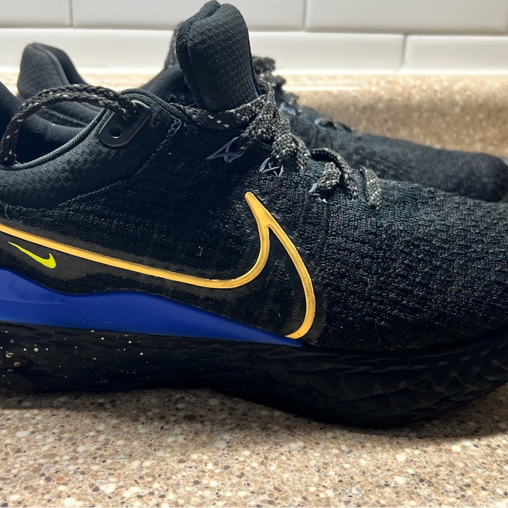 Nike Flyknit react Mens Size 11 DZ4845-001